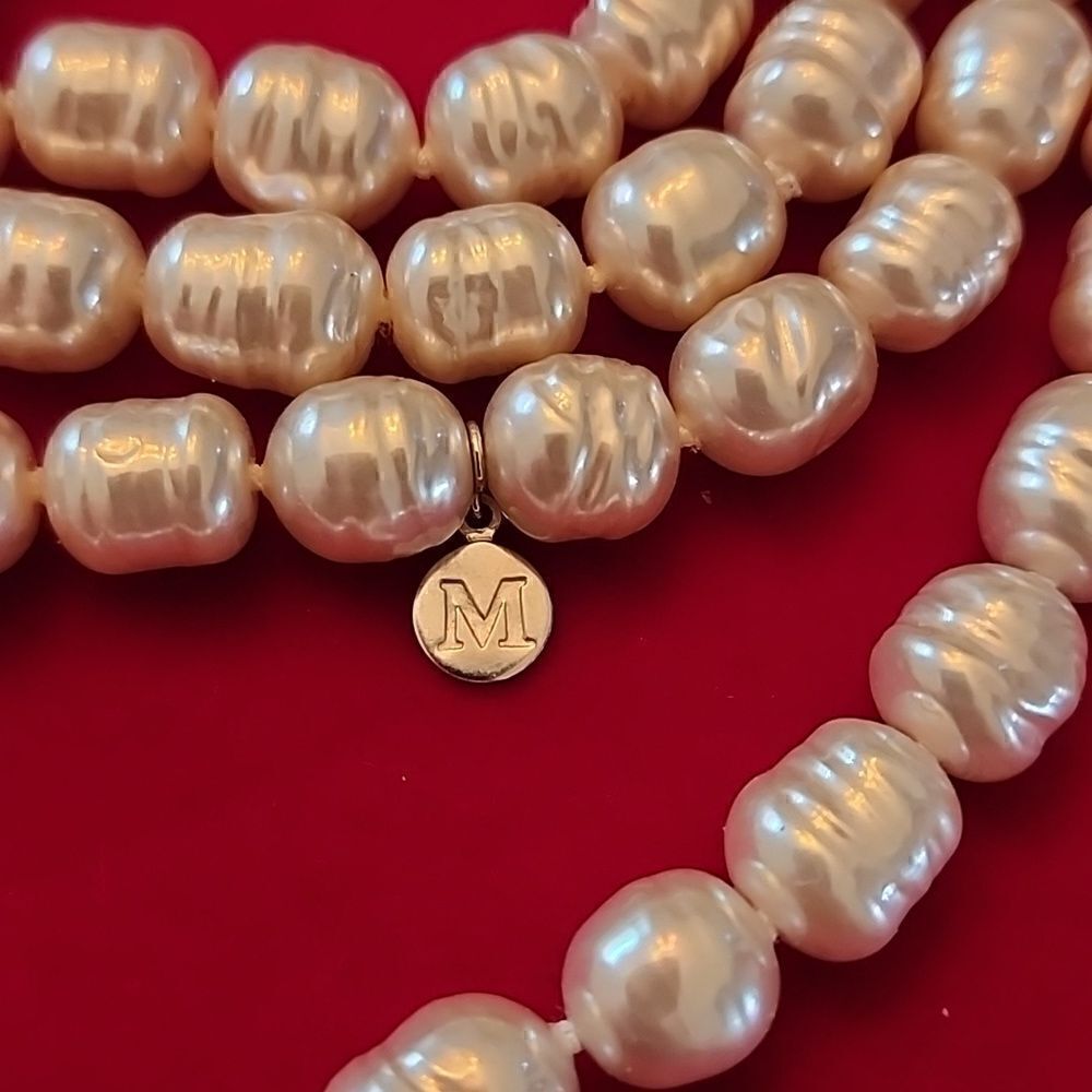 Majorica EXTRA LONG Necklace-46" Strand of Pearls BEAUTIFUL!! - Picture 2 of 2